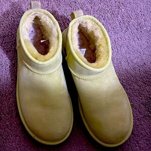 Authentic UGG Women’s Classic Ultra Mini